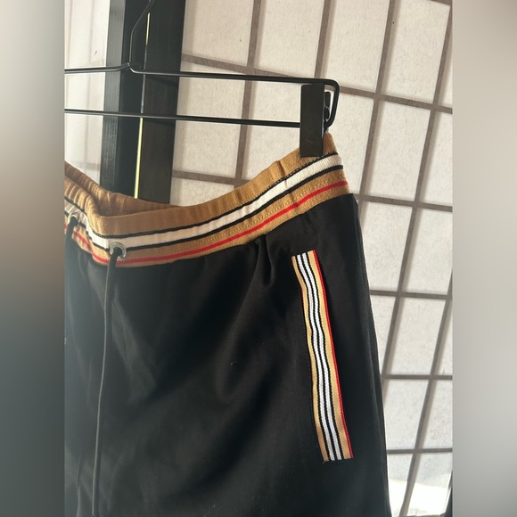 Burberry boy shorts size XXL but can fit a large for men. (NWT)see pics for det - Picture 8 of 9